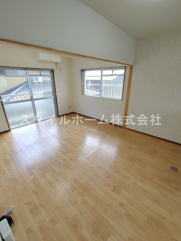 ヴィラスクエアⅠの居間・リビング