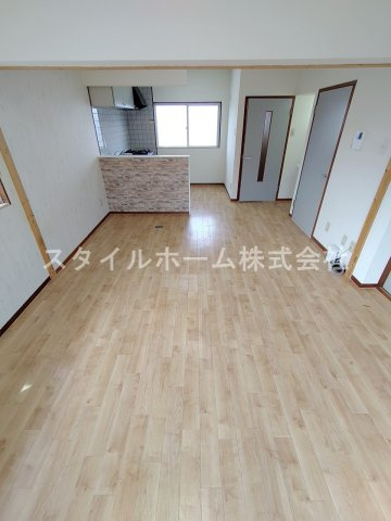 ヴィラスクエアⅠの居間・リビング