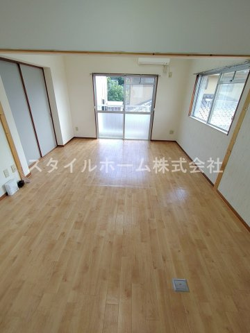 ヴィラスクエアⅠの居間・リビング