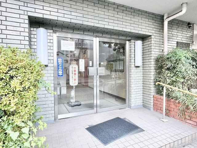 マンション木場　2階　角　部屋　リ　ノベーション済のエントランス