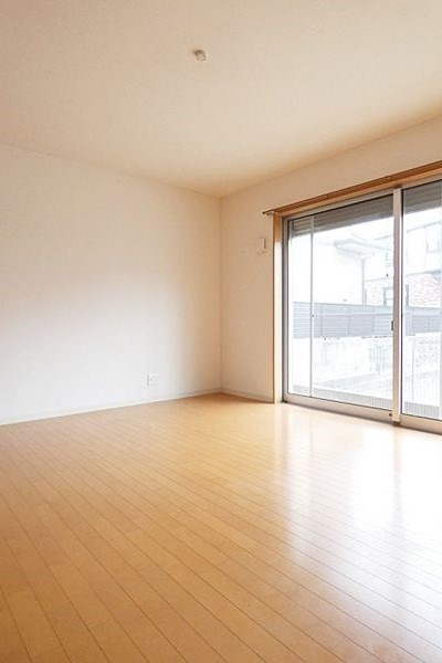 クローバー社台の居間・リビング