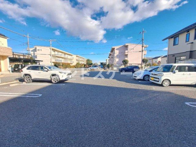 フローレスの駐車場|高崎、前橋エリアのお部屋探しはエンドスケープまで！お客様の理想お聞かせ下さい♪