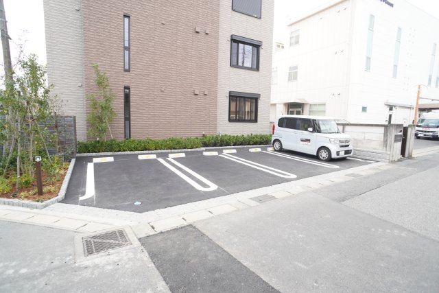 プライムレジデンス幕張の駐車場