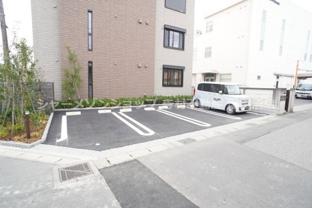 プライムレジデンス幕張の駐車場