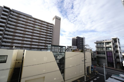 【展望】 | 【リノベ済】メープル宇品 | 【四季を感じる】
四季の移ろい・爽やかな青空や風を感じられ
自然を愉しめるパノラマビュー。
毎日の暮らしに余裕を感じさせてくれる、
遮る物の無い開放的な眺望を是非、ご堪能ください。