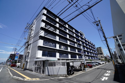 【外観】 | 【リノベ済】メープル宇品 | 【資料には掲載していない情報】
物件の陽当りや通風・仕様設備やお部屋の大きさの比較、
近隣・周辺環境や街並みなど、資料には掲載していない情報が
現地にはたくさんあります。是非ご確認ください。