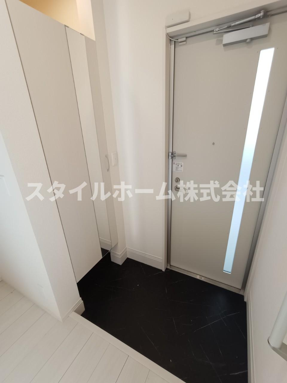 Ｎｏｂｌｅ駅前通の玄関