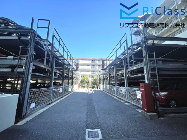 ブランズ須磨鷹取リヴェールの駐車場