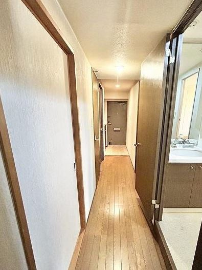 【中古マンション】サンマンションアトレ川越の内装|玄関から廊下