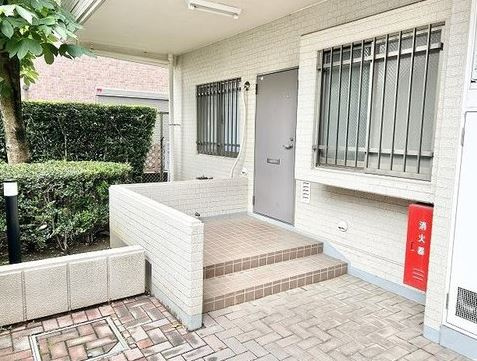 【中古マンション】サンマンションアトレ川越の玄関|玄関外