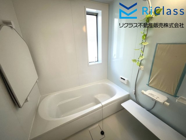 中古戸建　神戸市須磨区禅昌寺町1丁目30の浴室|お風呂で日々の疲れを落としましょう
窓もあります