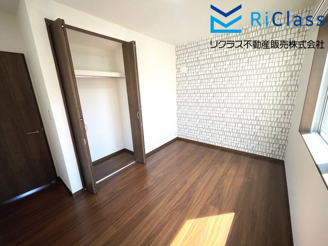 中古戸建　神戸市須磨区禅昌寺町1丁目30の寝室|広くて明るい寝室