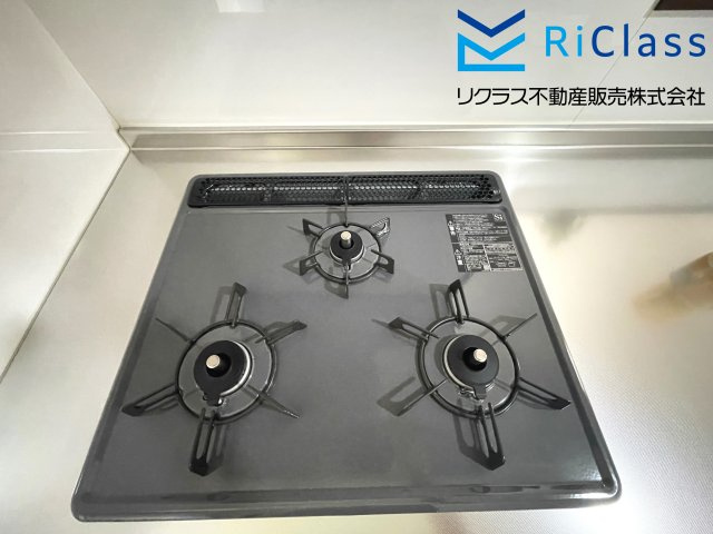 中古戸建　神戸市須磨区禅昌寺町1丁目30のキッチン|3口コンロです