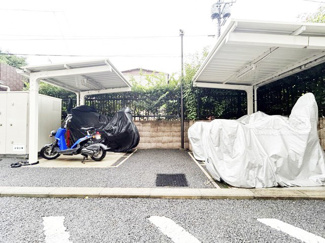【駐車場】 | バイク置き場。空き区画の有無や駐輪料金、サイズおよび排気量規定などについては、改めてお問い合わせください。～即日のご見学可能～　お問合せはお気軽にどうぞ。