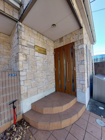 ウイングテラス実籾のエントランス