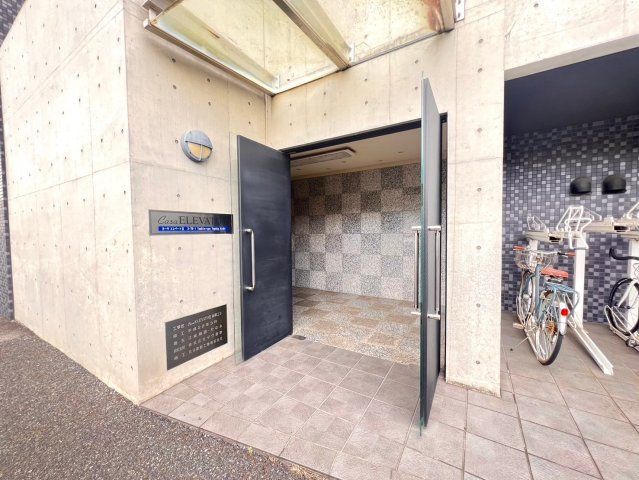 東新町 カーサエレベートⅡのエントランス