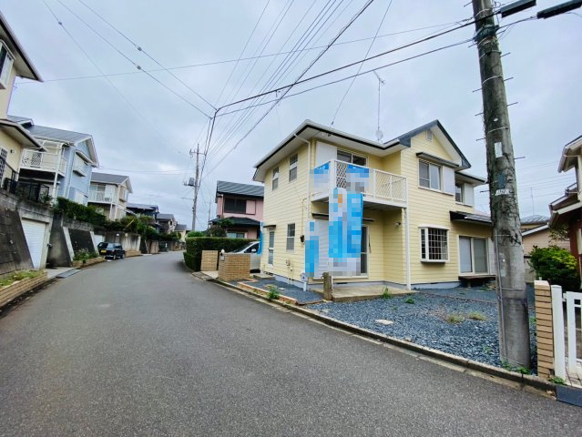 中古戸建の前面道路含む現地写真