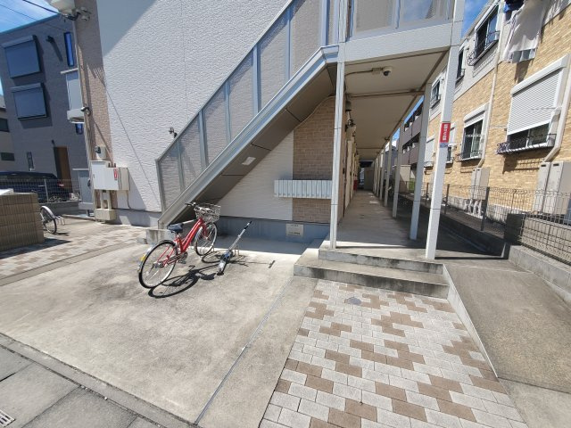 サニーフラット浦和美園のエントランス