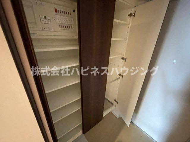 クレストフォルム柏サウスウイングの玄関