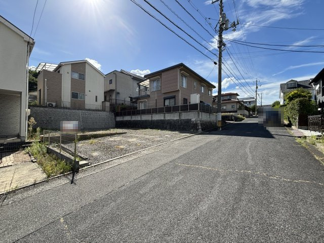 売土地　あさひが丘３丁目の前面道路含む現地写真