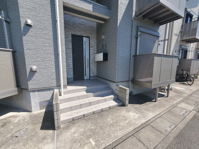 キャメル浦和美園ⅢA棟のエントランス