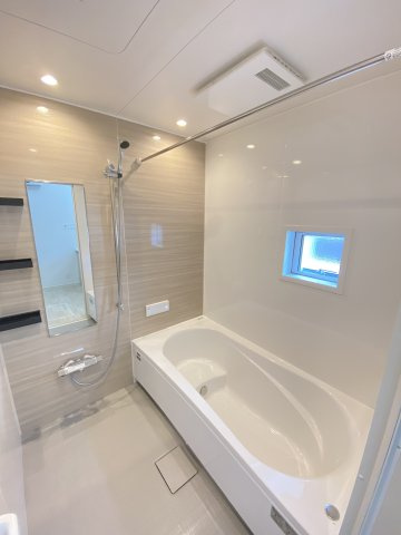 【浴室】 | 熊本市北区植木町木留 | ☆清潔感のあるバスルーム！日々の疲れも癒せそうですね♪☆浴室乾燥機付き！☆