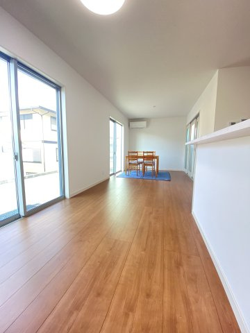 【居間・リビング】 | 熊本市北区植木町木留 | ☆南向きのリビングで日当たり良好な4LDKのお家です☆