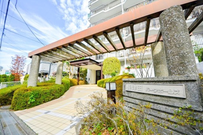【エントランス】 | 長津田パーク・ホームズ | ◆管理体制良好なマンションです。清潔感のあるエントランスに開放感のある住環境。