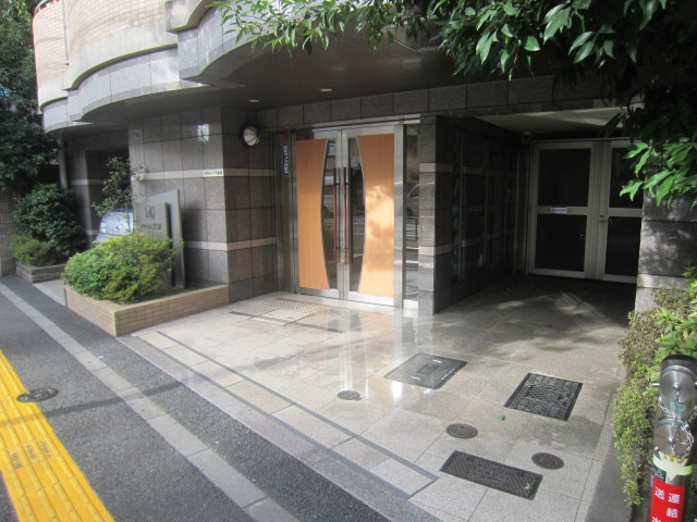 アクロス文京のエントランス