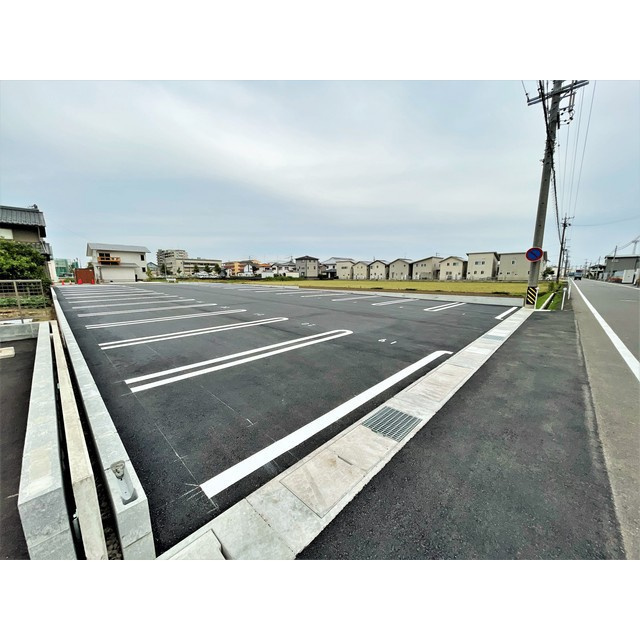 岐阜市鏡島南４丁目の駐車場の外観