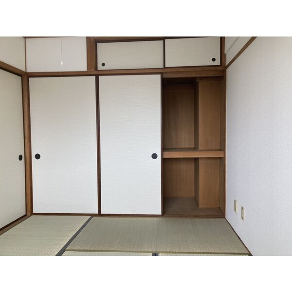 稲沢市小沢３丁目の賃貸マンションの収納