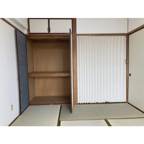 稲沢市小沢３丁目の賃貸マンションの収納