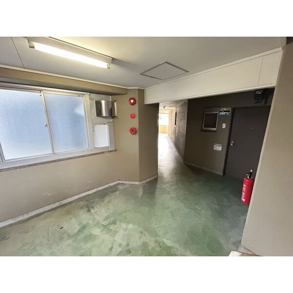稲沢市小沢３丁目の賃貸マンションのロビー
