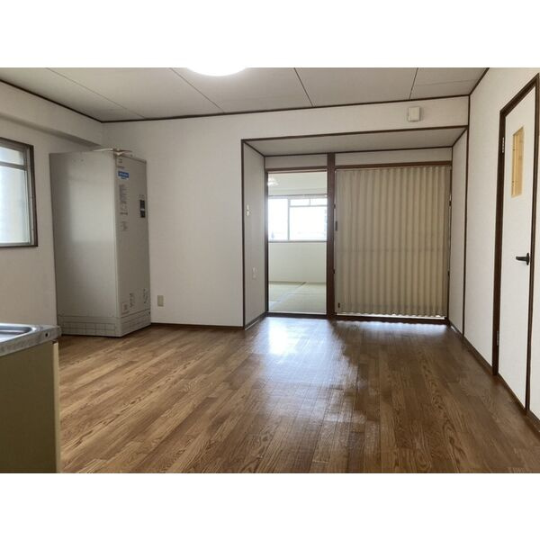稲沢市小沢３丁目の賃貸マンションの居間・リビング