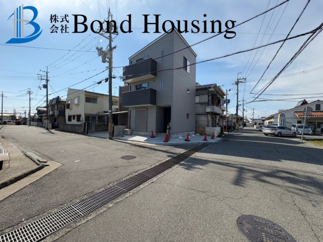 北東角地　山電 東二見駅徒歩5分　二見町東二見　新築戸建の前面道路含む現地写真