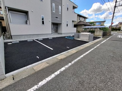 【駐車場】 | Delica東岩槻 | 駐車場に車を止められます