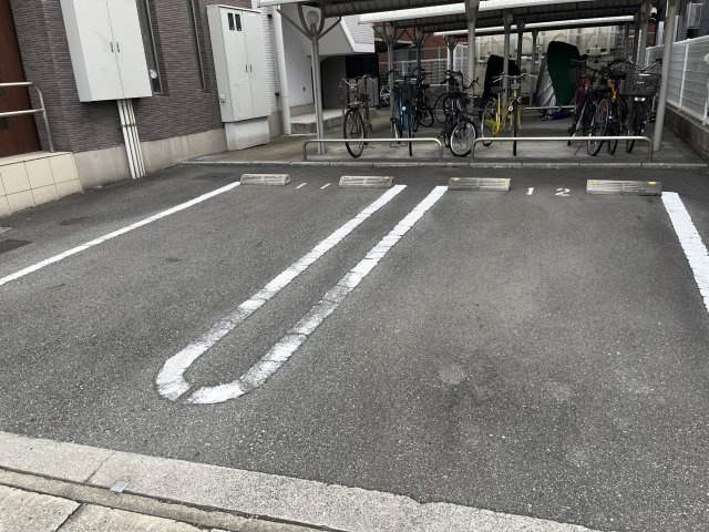 ポーシェガーデン５の駐車場