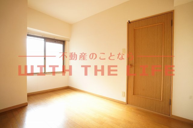 グリーンハイツ(上津）【キャッシュバック対象物件】の寝室|開放的な寝室です