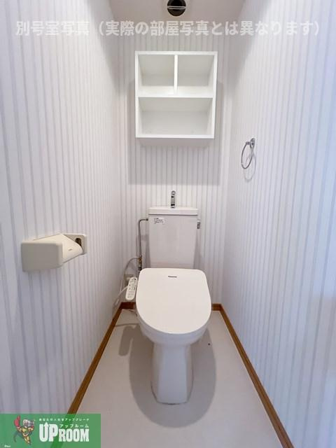 オウクレスト川添のトイレ