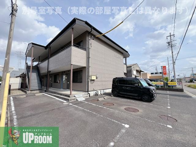 オウクレスト川添の駐車場