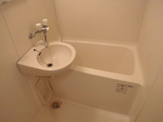 レオパレス下館西の浴室