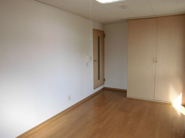 レオパレス下館西の居間・リビング