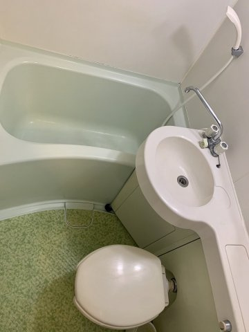 レオパレスエレガンスつくばの浴室