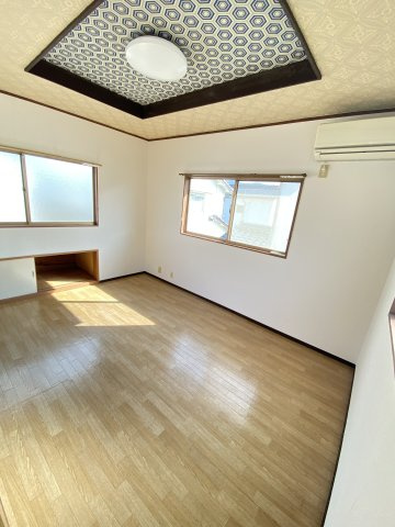 大内矢田南戸建ての洋室