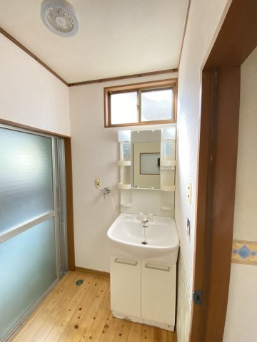 大内矢田南戸建ての独立洗面台