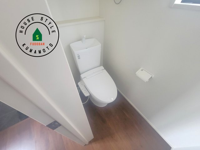 熊本市西区新土河原2丁目第1-3棟（2号棟）　のトイレ|温水洗浄便座を完備しております。2ヶ所にトイレがあるのは朝の慌ただしい時間も安心です。