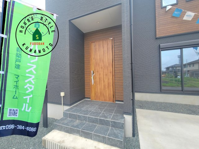 熊本市西区新土河原2丁目第1-3棟（2号棟）　の玄関|おでかけの時も帰った時も、「我が家」を最初に感じでもらえる素敵な空間に。