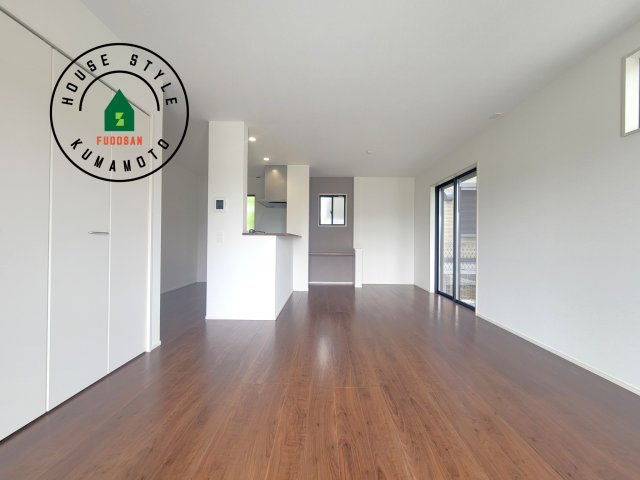 熊本市西区新土河原2丁目第1-3棟（2号棟）　の居間・リビング|多くの時間を過すことになるリビングだからこそ、いつも穏やかな空間・解放感が味わえ毎日が充実します。