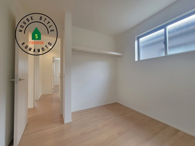 熊本市西区新土河原2丁目第1-3棟（3号棟）　の収納|洋服や大きな荷物が多い方や人数の多いご家族などは、一般的なクローゼットよりもウォークインクローゼットのほうが使い勝手が良いです。