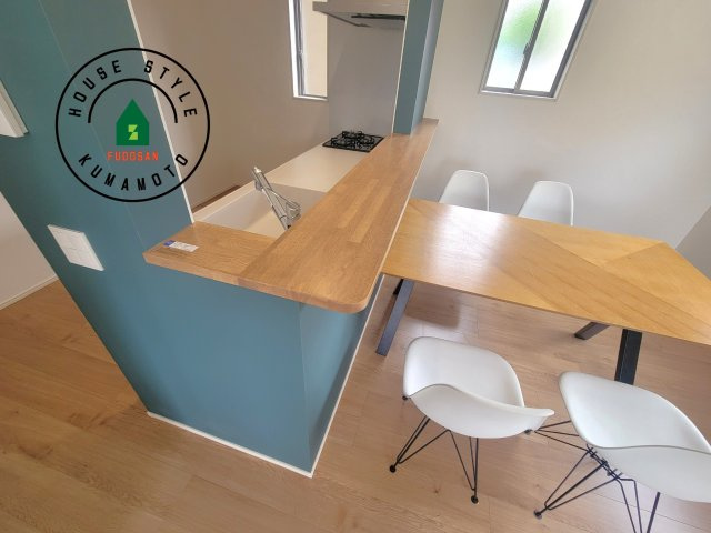 熊本市西区新土河原2丁目第1-3棟（3号棟）　のダイニング|キッチンから立ち込める香りが今日の料理を期待させます。